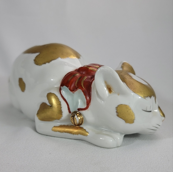 Japanese Porcelain Sleeping Cat Figure - Picture 3 of 13